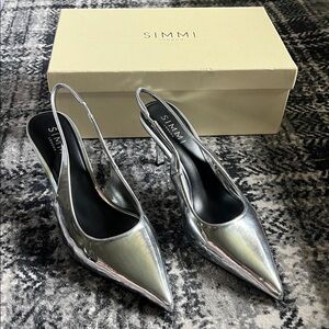 Simmi London NWT Silver Slingback Heels